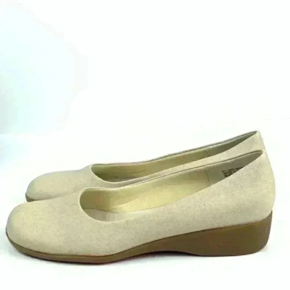 Fanfares womans flats Jeanne size 10 beige loafers 90s vintage